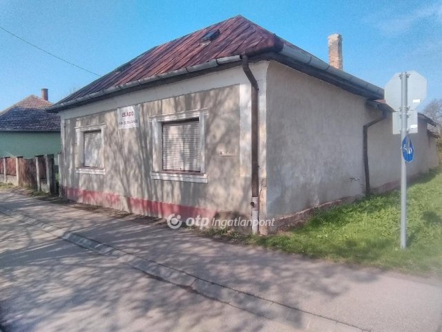 Eladó családi ház, Komádiban 10.85 M Ft, 2 szobás
