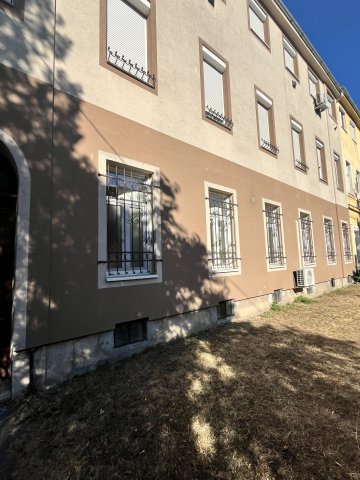 Eladó téglalakás, Győrött 35 M Ft, 1 szobás