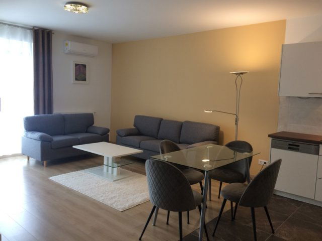 Kiadó téglalakás, albérlet, Pécsett, István utcában, 3 szobás