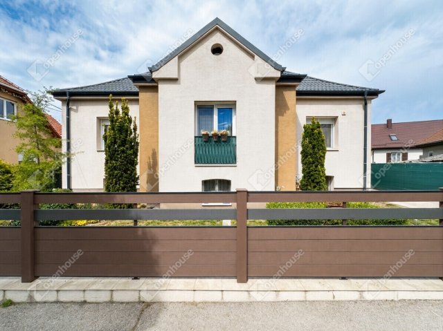 Eladó családi ház, Székesfehérvárott 139.99 M Ft, 3 szobás