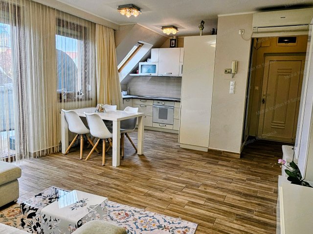 Eladó téglalakás, Szolnokon 57.9 M Ft, 3 szobás