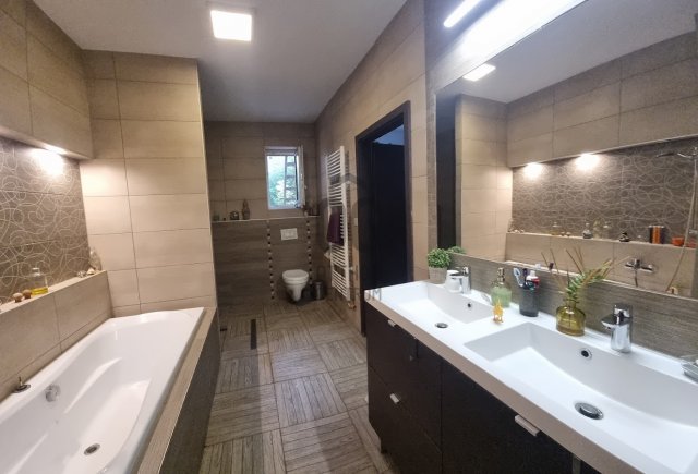 Eladó családi ház, Siófokon 185 M Ft, 5 szobás