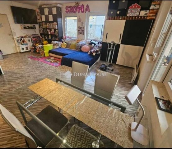 Eladó családi ház, Veresegyházon 79.9 M Ft, 1+2 szobás