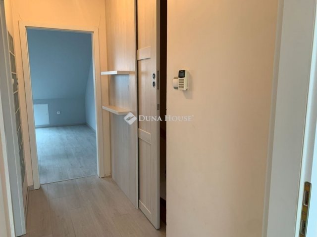 Eladó téglalakás, Székesfehérvárott 99.6 M Ft, 3 szobás