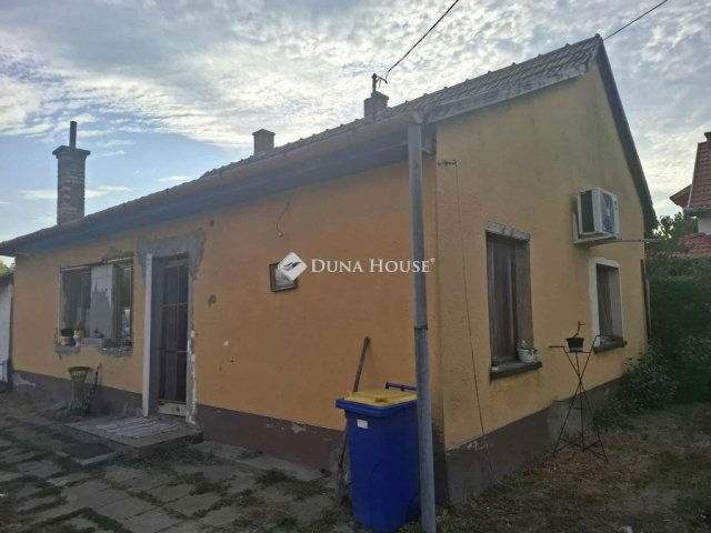 Eladó családi ház, Cegléden 25.6 M Ft, 3 szobás