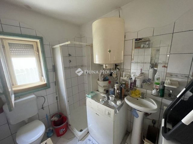 Eladó családi ház, Dunakeszin 89.9 M Ft, 2 szobás