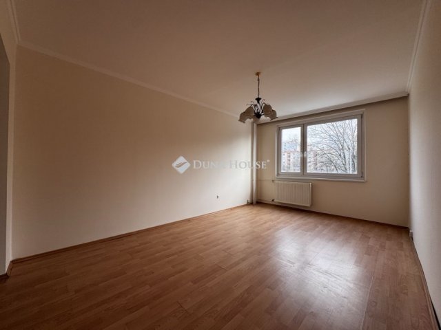 Eladó panellakás, Győrött 51.9 M Ft, 3 szobás