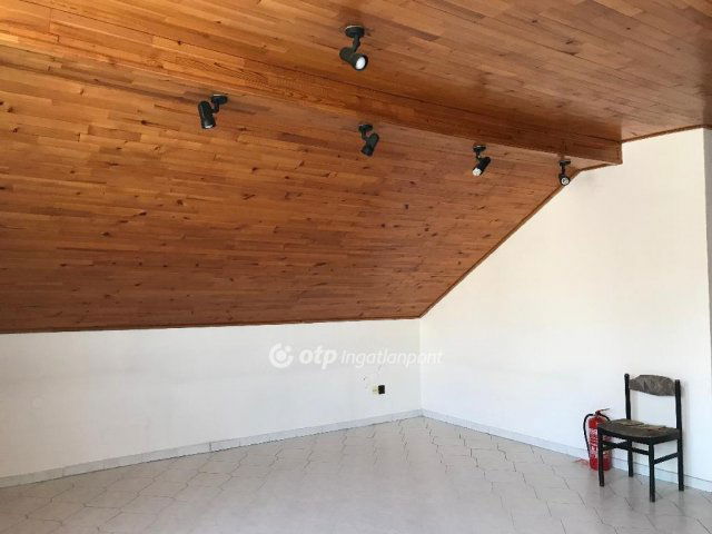 Kiadó ipari ingatlan, Komlón 388 E Ft / hó / költözzbe.hu