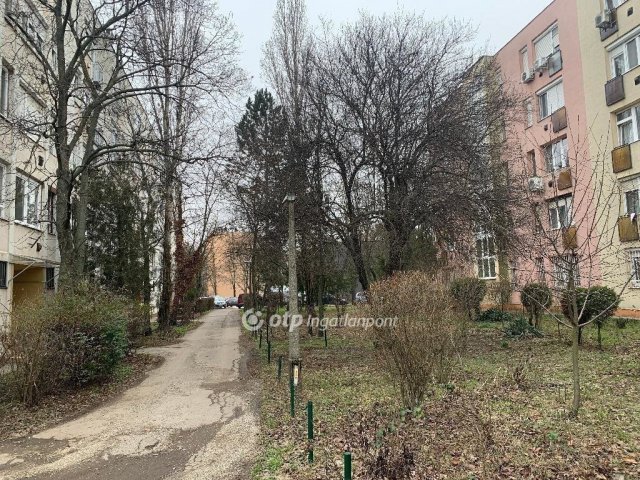 Eladó téglalakás, Szolnokon 26.99 M Ft, 1+1 szobás