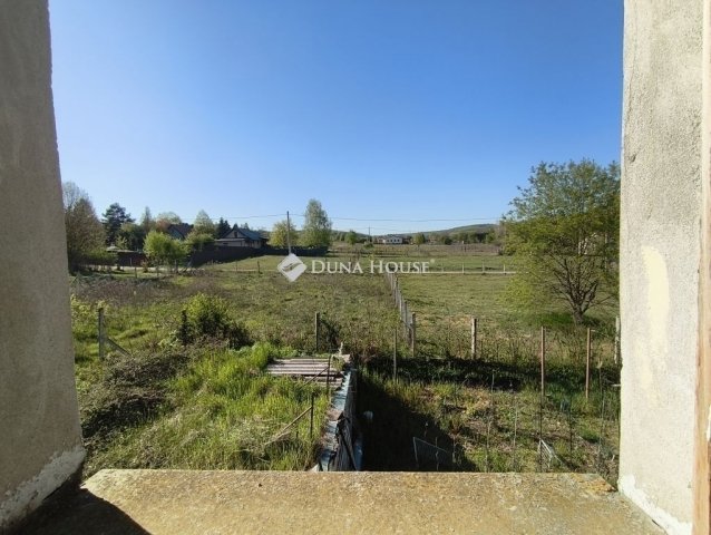 Eladó nyaraló, Domonyban 59.9 M Ft, 6 szobás