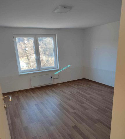 Eladó családi ház, Ózdon 20 M Ft, 3 szobás