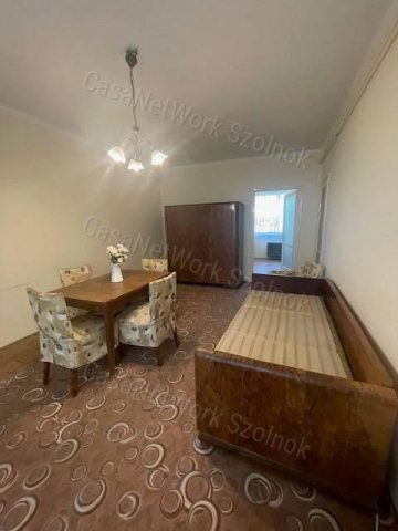 Eladó téglalakás, Szolnokon 28 M Ft, 2 szobás