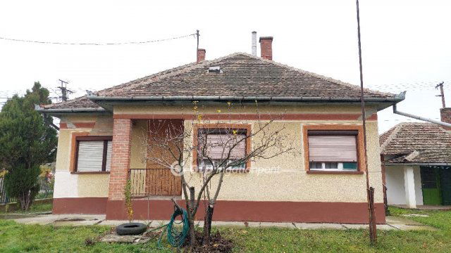 Eladó családi ház, Kisújszálláson 19.5 M Ft, 3 szobás