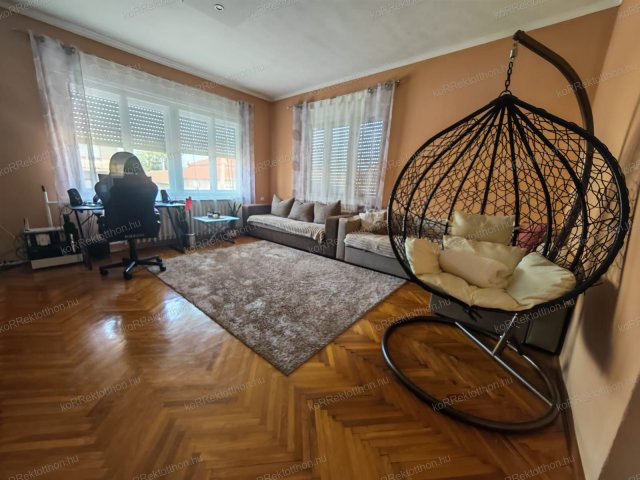 Eladó családi ház, Jászberényben 67 M Ft, 3 szobás