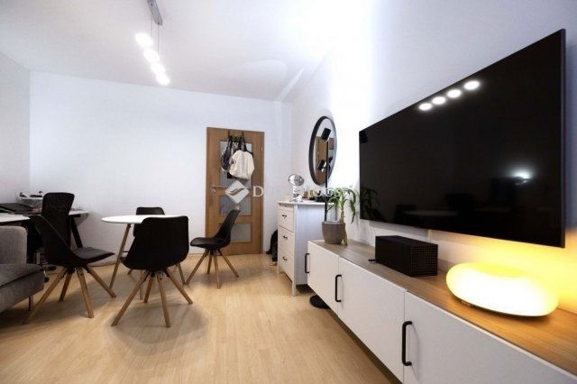 Eladó téglalakás, Budapesten, VIII. kerületben 82 M Ft, 2 szobás