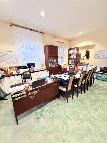 Eladó iroda, Tatabányán 194 M Ft, 11 szobás