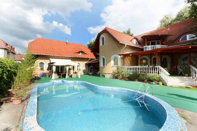 Eladó családi ház, Debrecenben 550 M Ft, 9 szobás