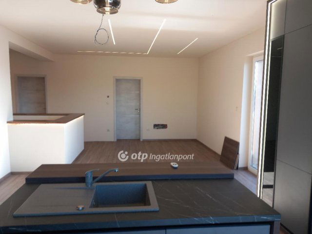 Eladó családi ház, Debrecenben 129 M Ft, 4 szobás