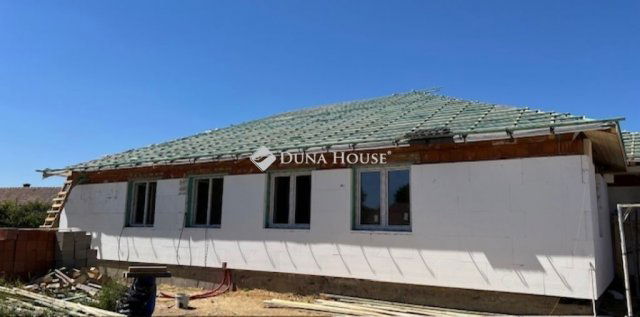 Eladó ikerház, Pilisen 68 M Ft, 4 szobás / költözzbe.hu