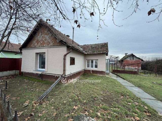 Eladó családi ház, Hosszúpályin 17.5 M Ft, 2 szobás