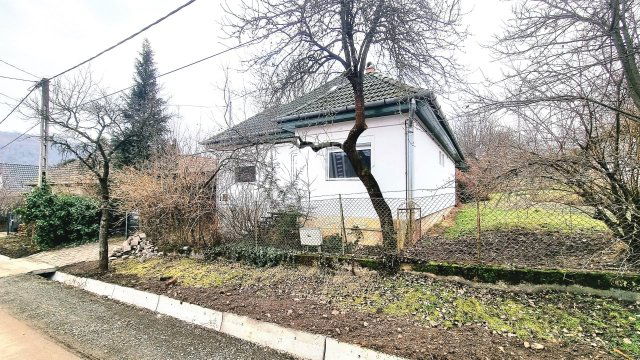 Eladó családi ház, Kemencén 49.9 M Ft, 5 szobás