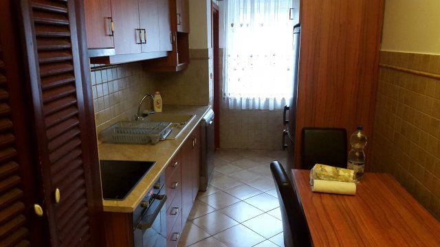Kiadó téglalakás, albérlet, Győrött, Árpád úton, 3 szobás