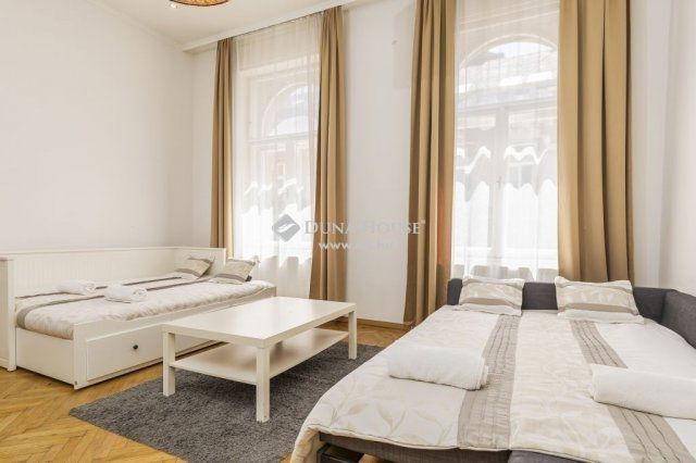 Eladó téglalakás, Budapesten, VI. kerületben 109.9 M Ft