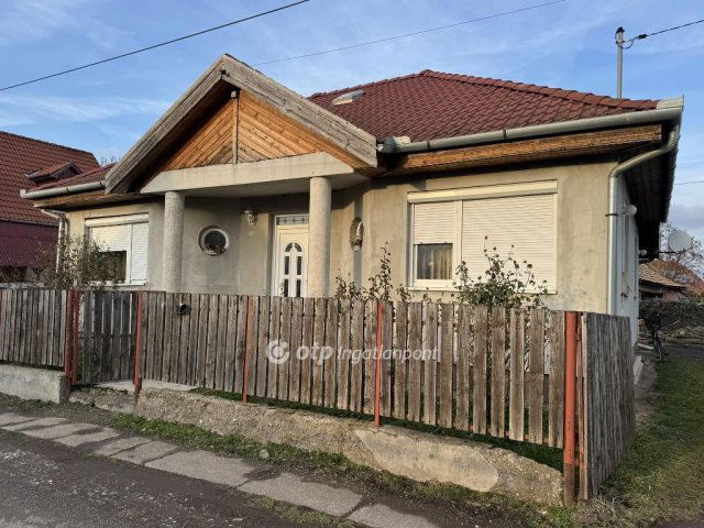 Eladó családi ház, Poroszlón 35 M Ft, 2+1 szobás