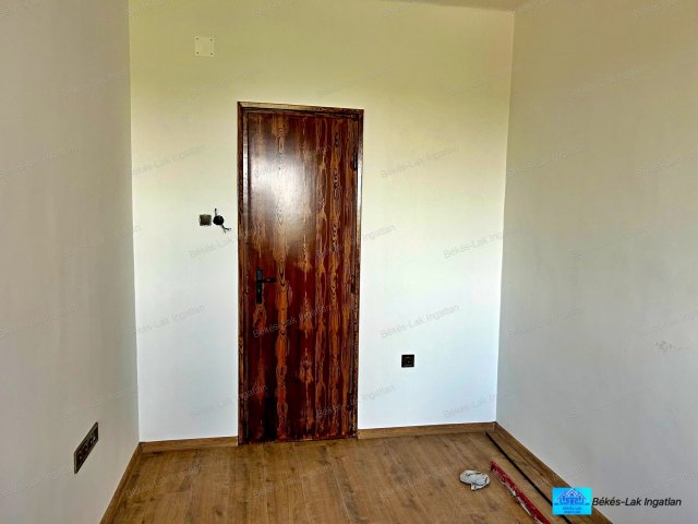 Eladó téglalakás, Békésen 21 M Ft, 2 szobás