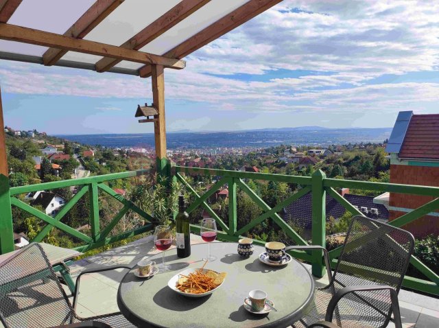 Eladó téglalakás, Pécsett 65 M Ft, 2+1 szobás