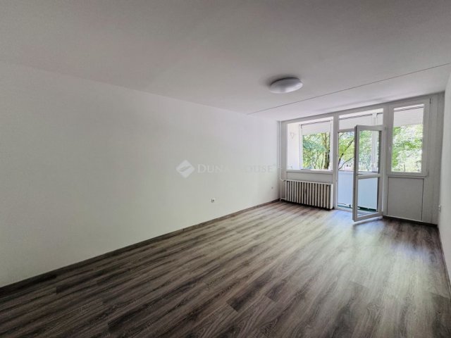 Eladó panellakás, Pécsett 52.5 M Ft, 2 szobás