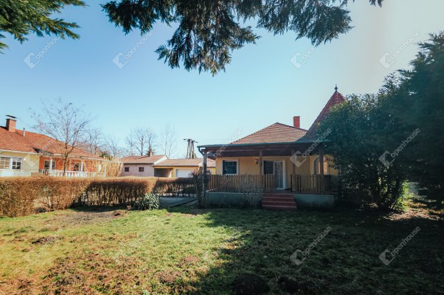 Eladó családi ház, Hegyeshalomban 139 M Ft, 9 szobás