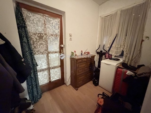 Eladó családi ház, Verőcén 68.9 M Ft, 6 szobás