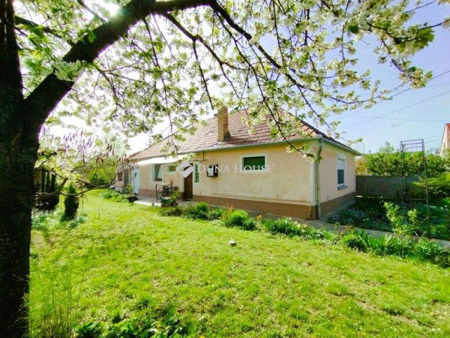 Eladó családi ház, Koroncón 36 M Ft, 3 szobás