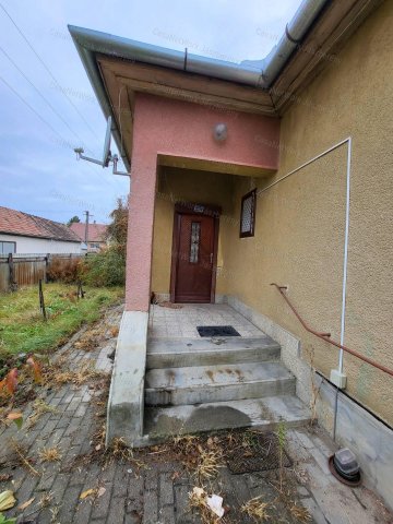 Eladó családi ház, Jászapátiban 13 M Ft, 2 szobás