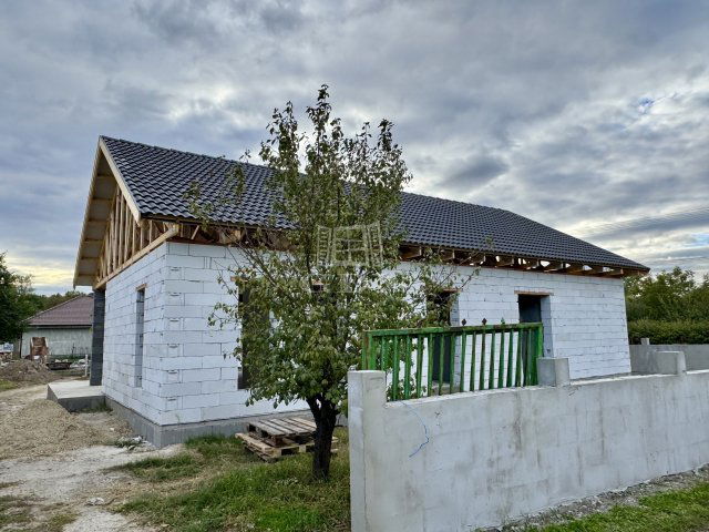 Eladó családi ház, Baracskán 94.99 M Ft, 3 szobás