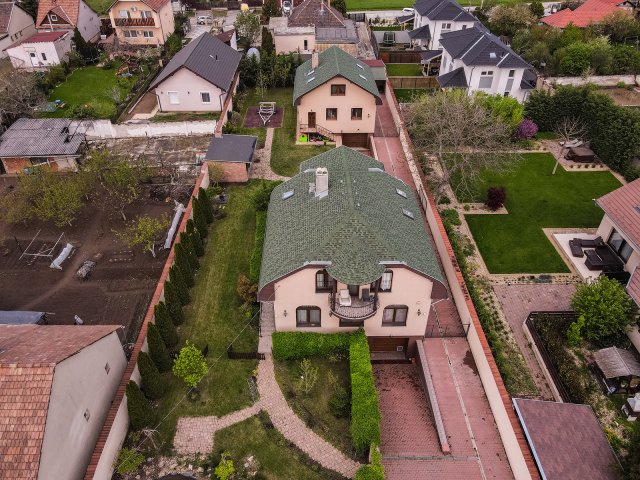Eladó családi ház, Fóton 208.9 M Ft, 9 szobás