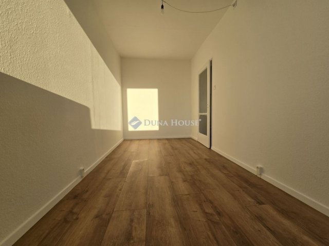 Eladó panellakás, Pécsett 39.9 M Ft, 2 szobás