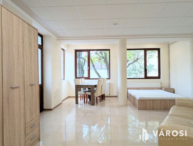 Eladó nyaraló, Gyulán 175 M Ft, 10 szobás / költözzbe.hu