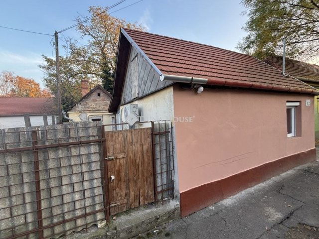 Eladó családi ház, Kunszentmiklóson 28.5 M Ft, 1 szobás