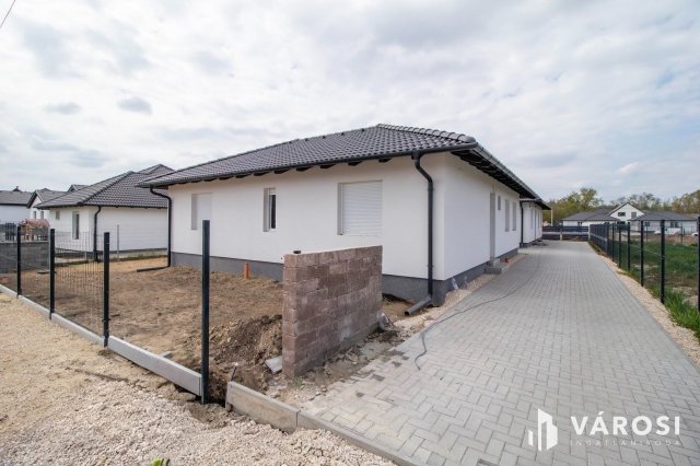 Eladó családi ház, Székesfehérvárott 94.5 M Ft, 4 szobás