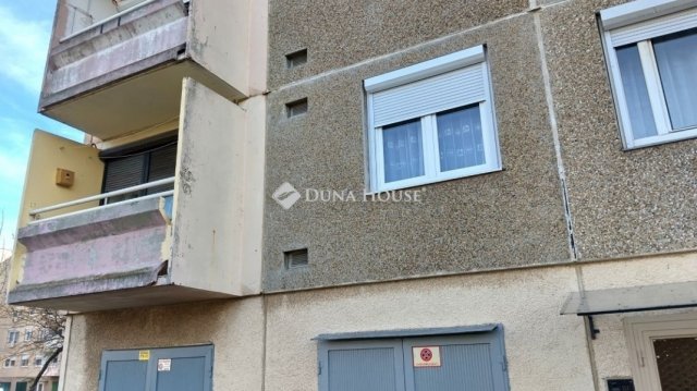Eladó panellakás, Dorogon 48.5 M Ft, 3 szobás