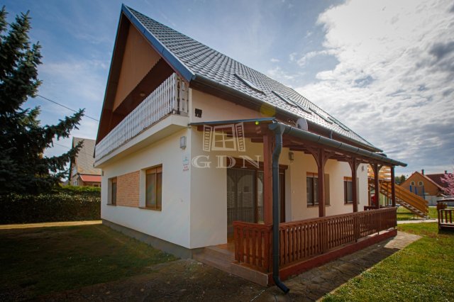 Eladó családi ház, Balatonbogláron 115 M Ft, 7 szobás