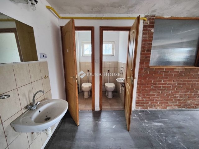 Eladó üzlethelyiség, Sülysápon 109 M Ft / költözzbe.hu