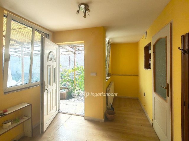 Eladó családi ház, Egercsehiben 16.5 M Ft, 2 szobás