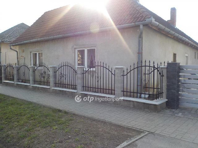 Eladó családi ház, Nagybajomban 28.9 M Ft, 6 szobás