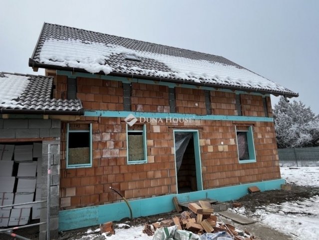 Eladó ikerház, Monoron 112 M Ft, 5 szobás / költözzbe.hu