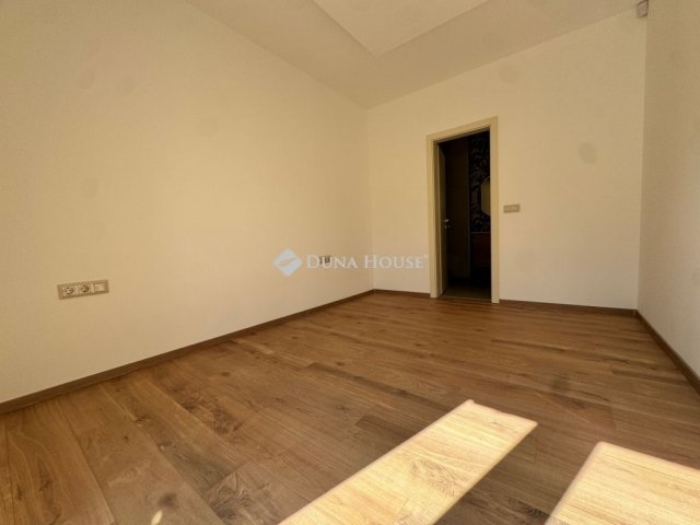 Eladó ikerház, Veszprémben 175 M Ft, 5 szobás