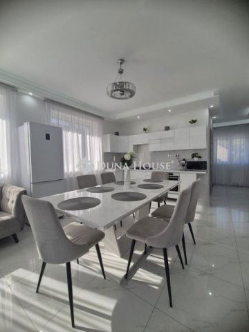 Eladó családi ház, Budapesten, III. kerületben 199 M Ft