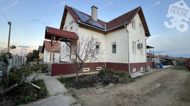 Eladó családi ház, Lakitelken 70 M Ft, 6 szobás